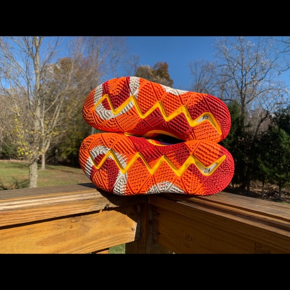 Nike Kyrie 4 70s ‘Decades Pack’ - Picture 4 of 9